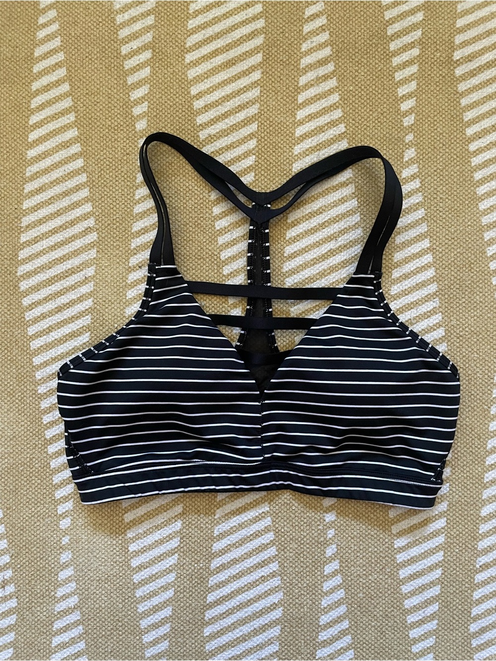 Victoria's Secret SPORT Black & White Striped Strapy Sports Bra – Size Small EUC